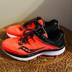 Saucony‎ Guide ISO S10415-2 Running Shoes Vizi Red Black Everun